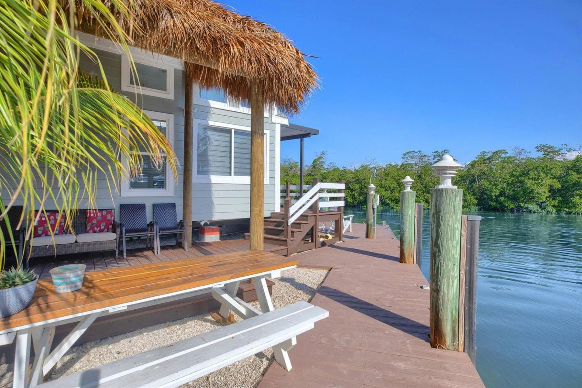 Tiny Home On Waterfront, Bay Views, Deck, Pool Jewfish Номер фото